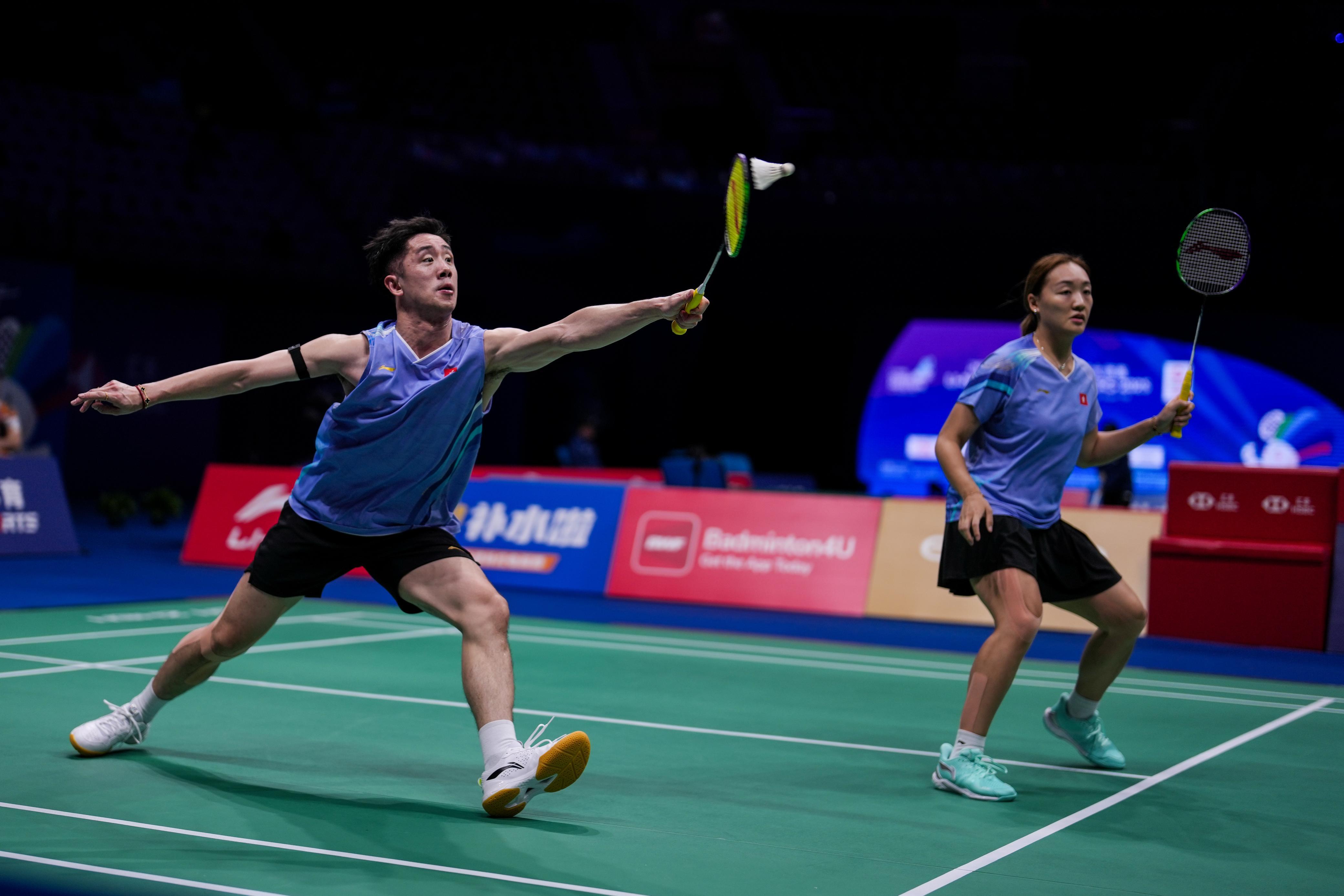 香港羽毛球混雙組合鄧俊文/謝影雪以直落2局淘汰世界排名第10的丹麥球手Jesper Toft/Amalie Magelund,連續2站打入8強。