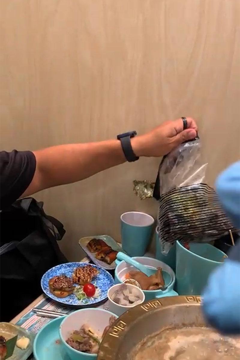 有食客在任食火鍋店疑帶走食材,交涉後男子從環保袋取出一袋海鮮。(網上片段截圖)