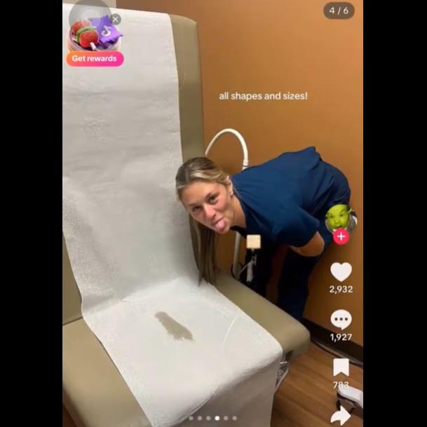 醫護在體液污漬旁伸脷拍攝。(互聯網)