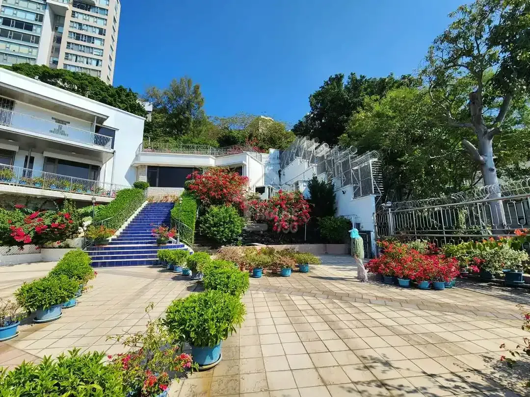 「磁帶大王」陳秉志自行沽出的薄扶林自住大宅,附連私人花園,佔地約1.8萬方呎。(資料圖片)