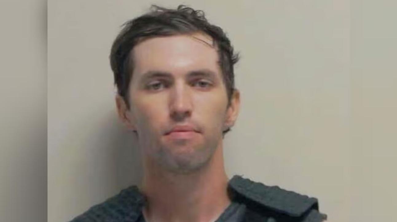 涉嫌刺殺柯克的羅賓遜被捕。(資料圖片)