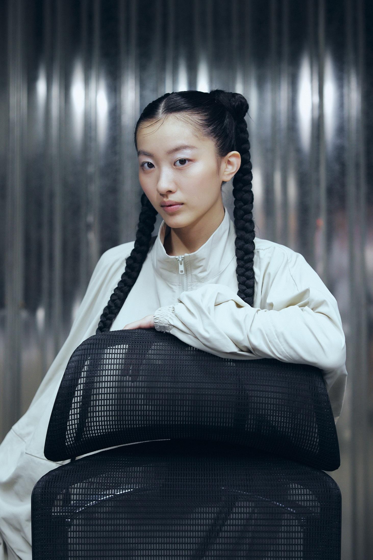 CONSTANCE康堤自爆在錄唱首支廣東歌《一律建議分手》,在錄音室尖叫。