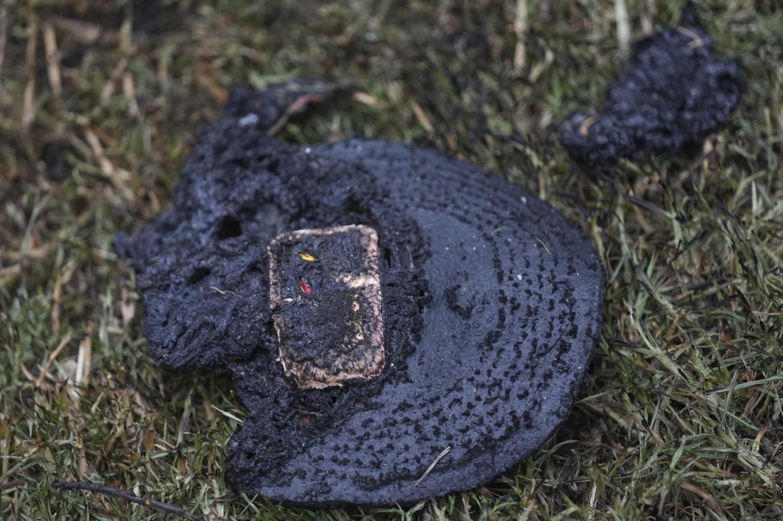 墨西哥運載天然氣貨車爆炸,現場遺留被燒焦的物品。(美聯社)