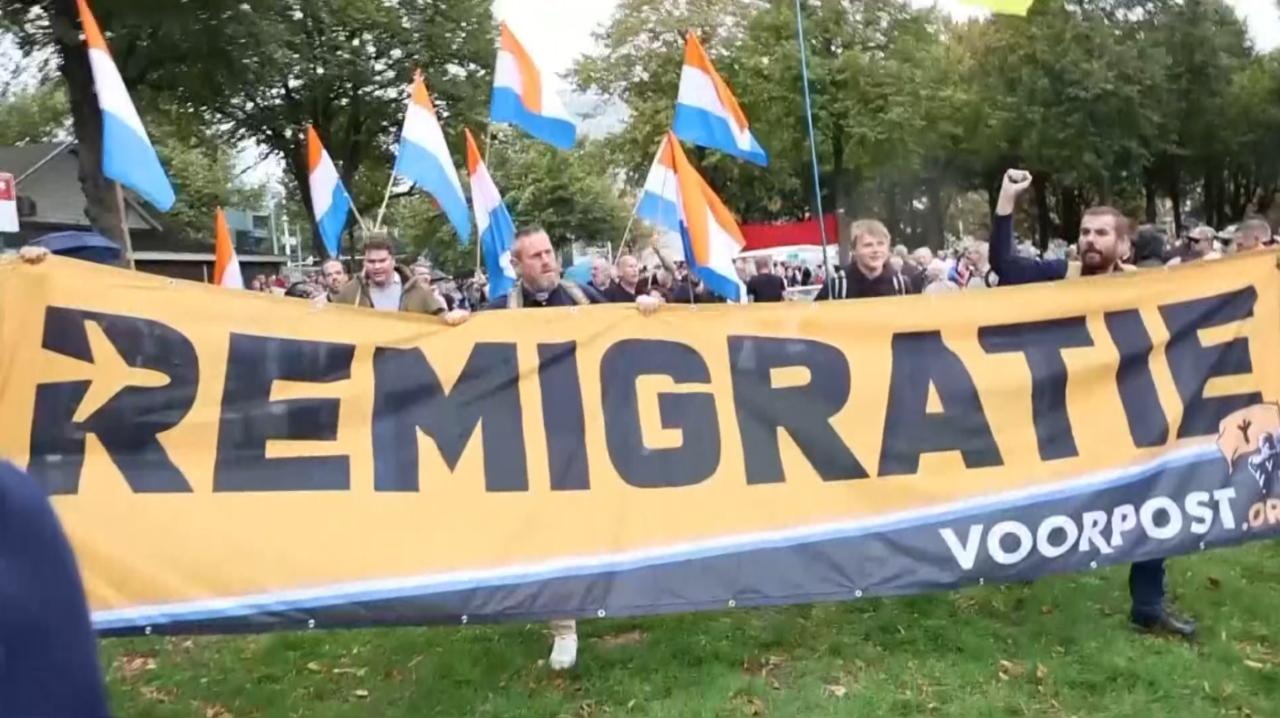 荷蘭示威者訴求包括實施更嚴格的移民政策。(美聯社)