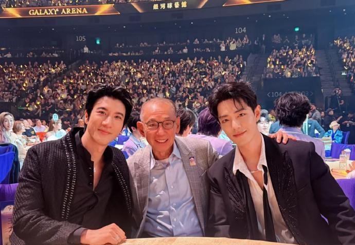 楊生與肖戰和王力宏有不少互動。