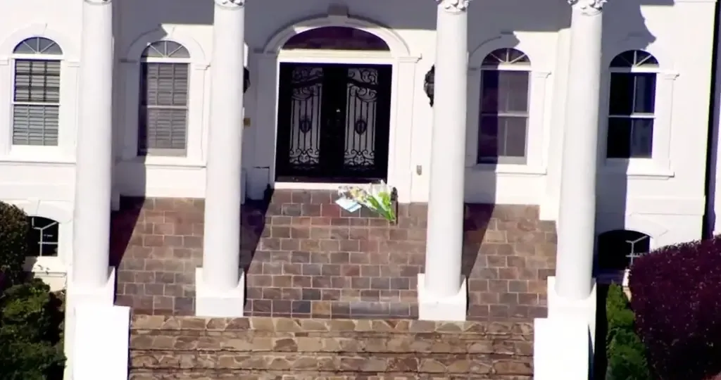 美國喬治亞州驚傳一宗家庭悲劇,一名美籍韓裔知名牙醫,疑似在自家豪宅殺害結婚多年的妻子與年僅15歲的女兒後輕生,案件震驚當地社區。