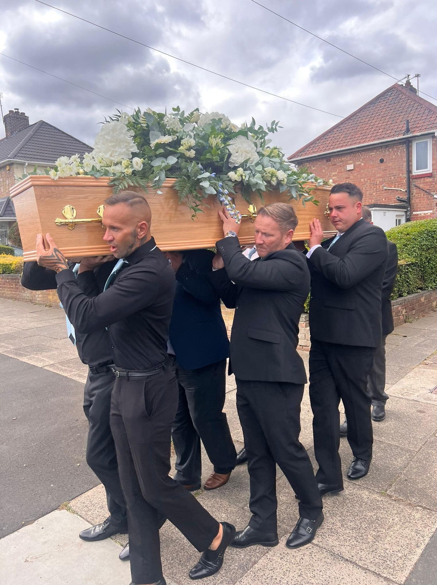 貝利基7月底突然離世,於上月舉殯,惜父親懷特在喪禮上心臟病發身亡。(互聯網)