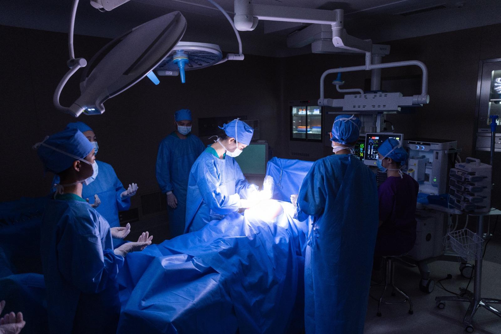 劇中手術搶救戲份均使用真實醫療設備拍攝,而且所有醫療戲份,都是在醫院實地取景。