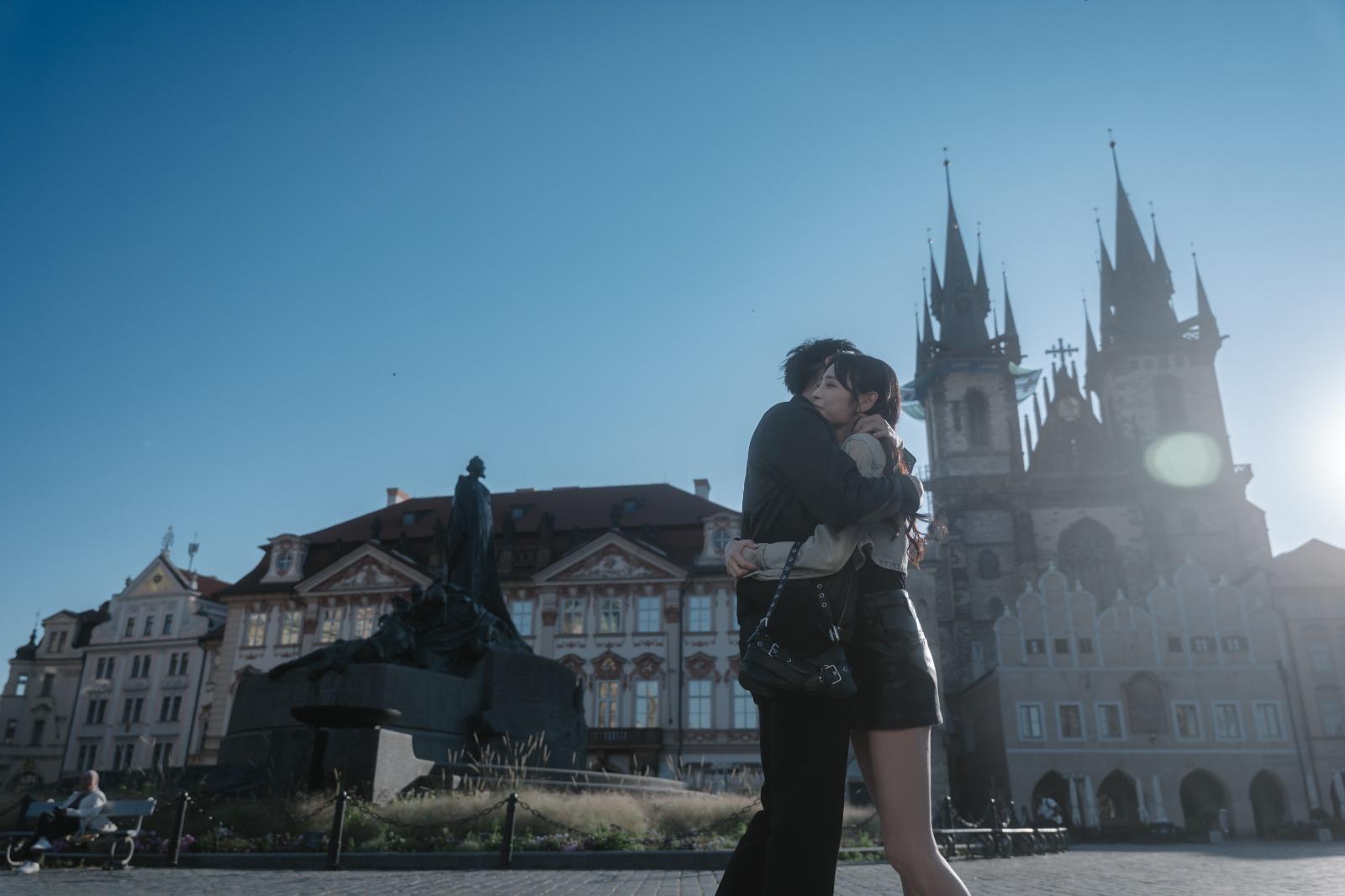 《巨塔之后》不乏華麗靚景,當地取景的城堡大屋佔地超過8,000呎!