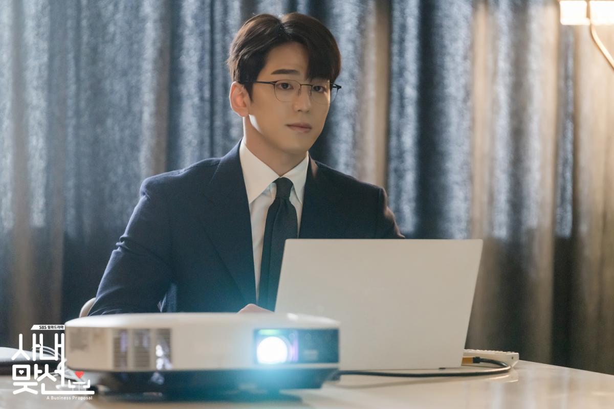 《社內相親》屬金旻奎從影以來代表作。