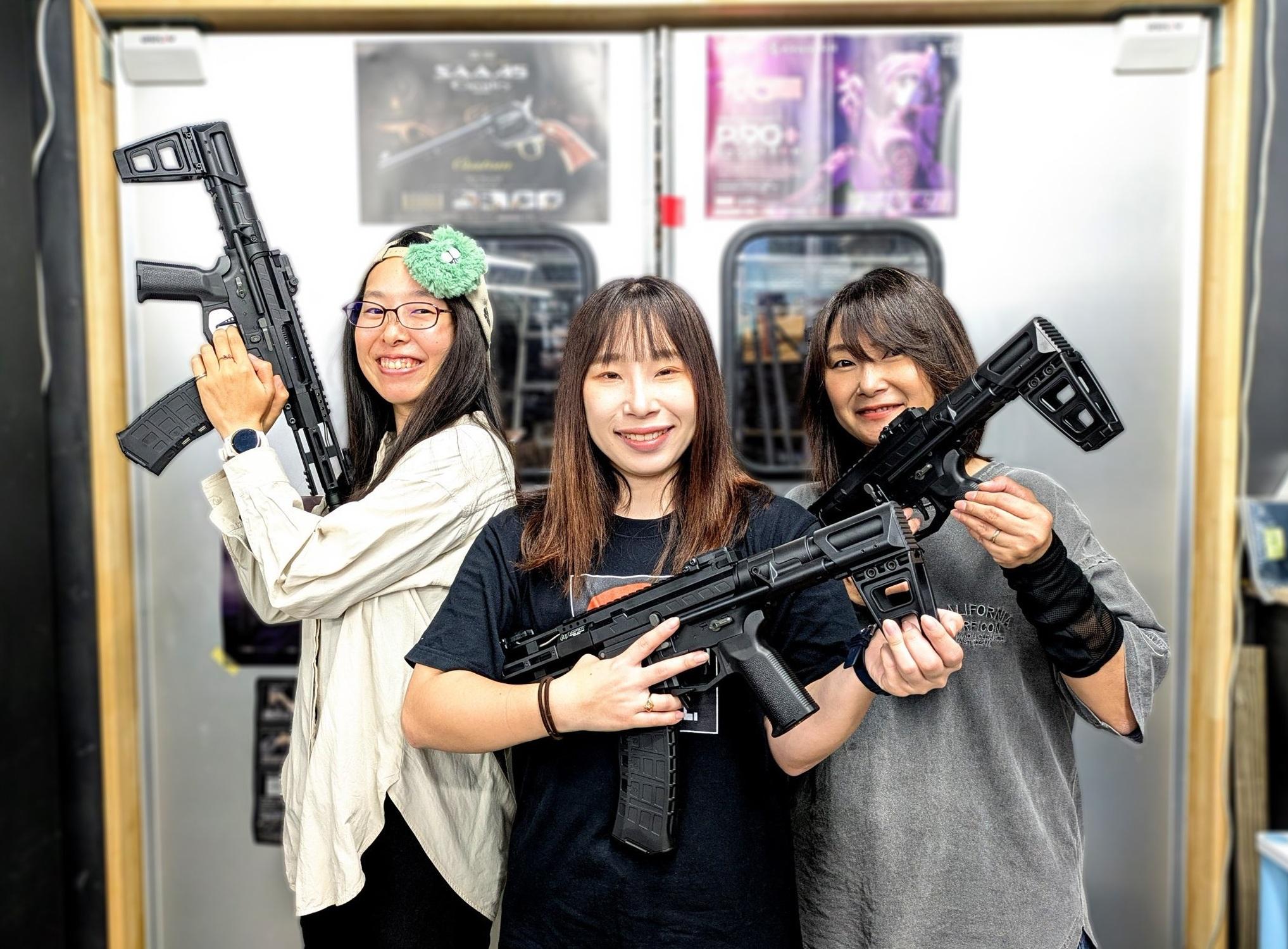 有店家模仿拍攝,「抽水」宣傳其玩具槍產品。(互聯網)