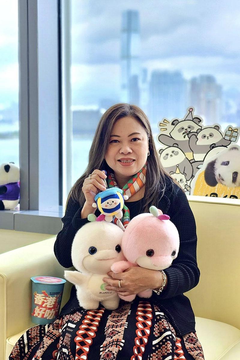 羅淑佩抽中沙灘排球造型公仔。