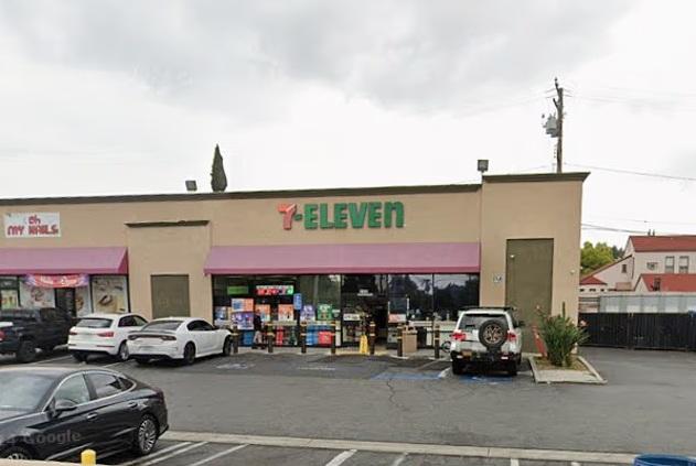 事發的7-11便利店。(互聯網)