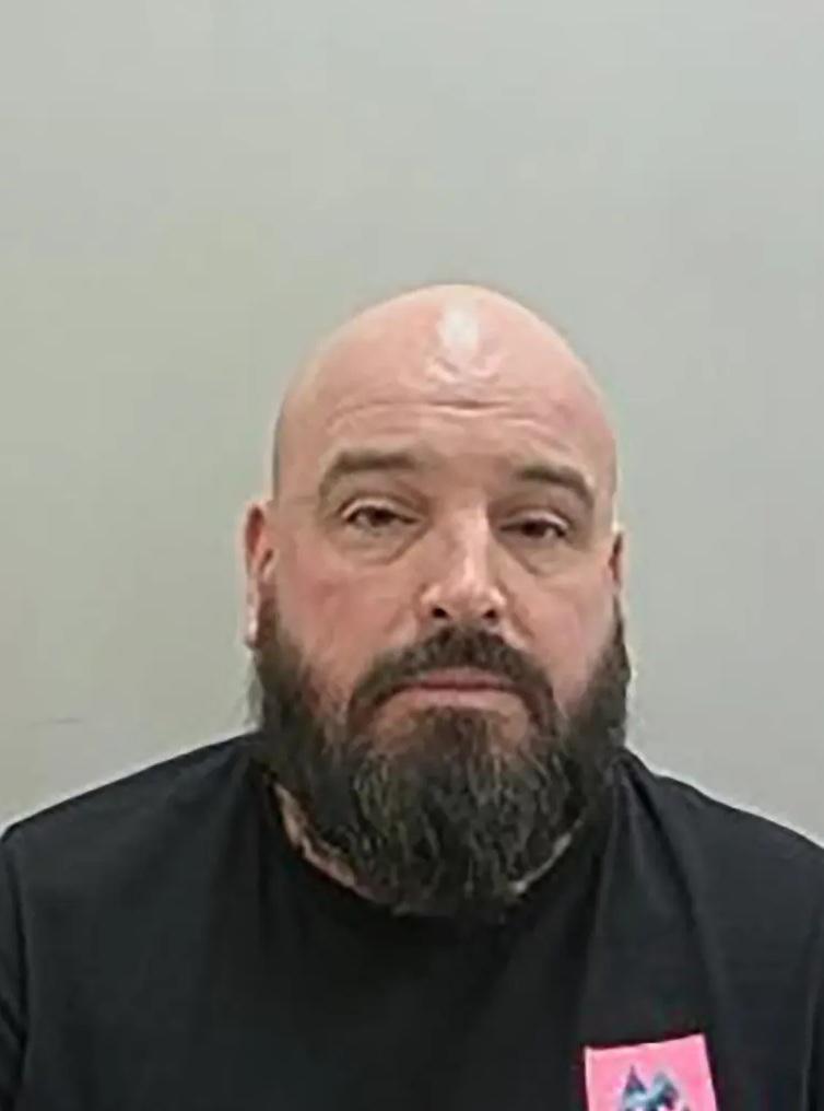 開車時分心看色情片的貨車司機普拉特。(互聯網)