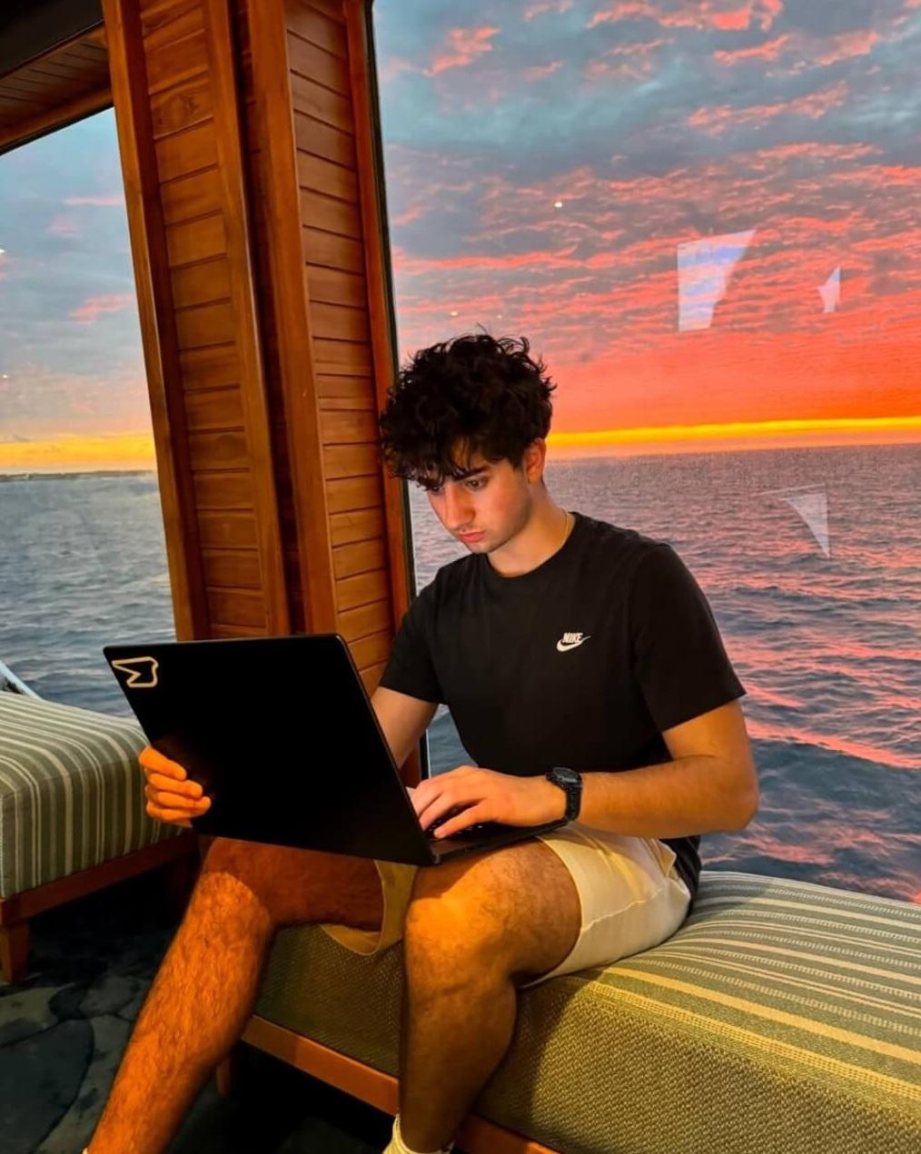 美國紐約州18歲天才少年亞德加里(Zach Yadegari)。(互聯網)