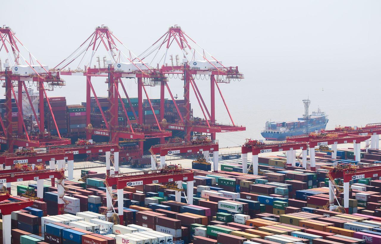 內地8月以美元計價出口按年增長4.4%,進口按年升1.3%,兩者都較7月放慢2.8個百分點,同樣低於市場預期。(新華社資料圖片)