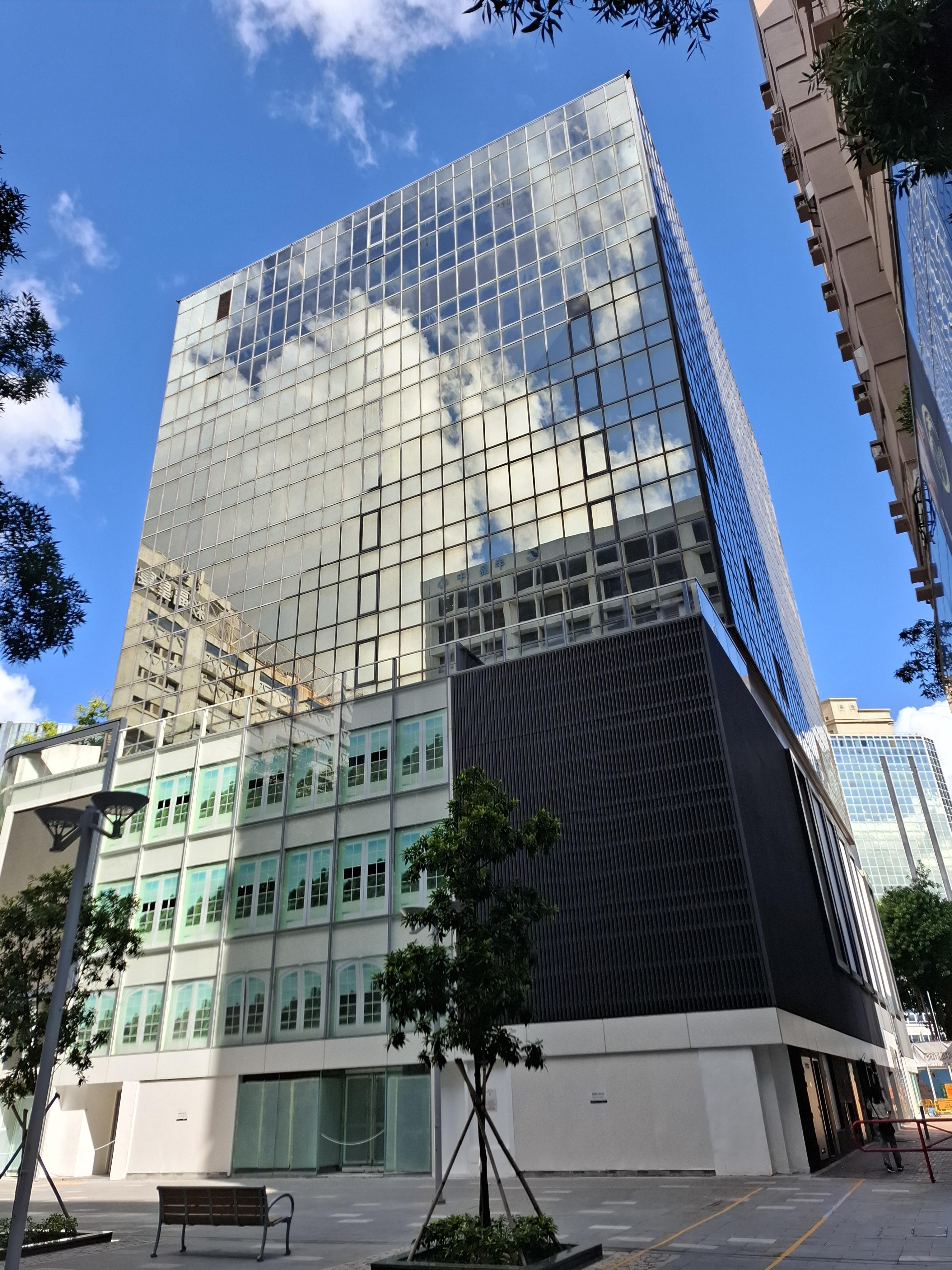 尖東明輝中心已有7層樓面被城市大學購入作教學樓面之用。