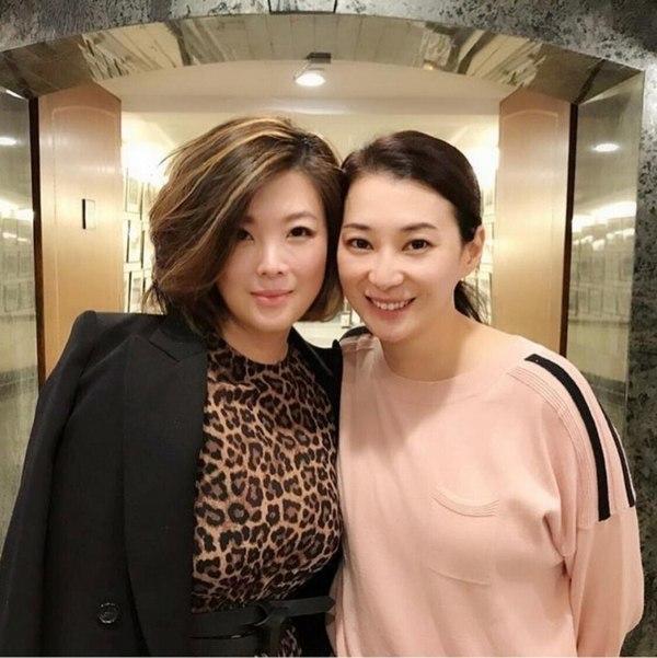 李明慧數年前與丈夫及一對龍鳳胎回港返港生活。