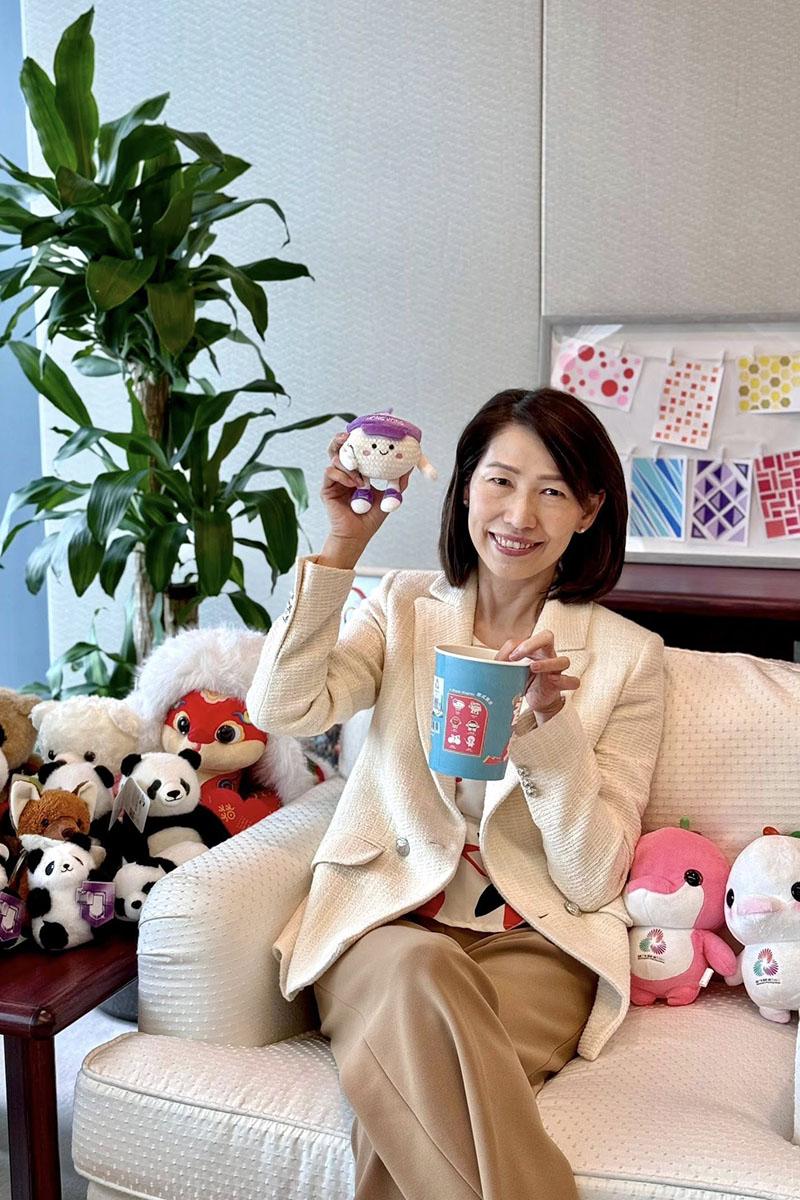 葉文娟抽中高爾夫球造型公仔。