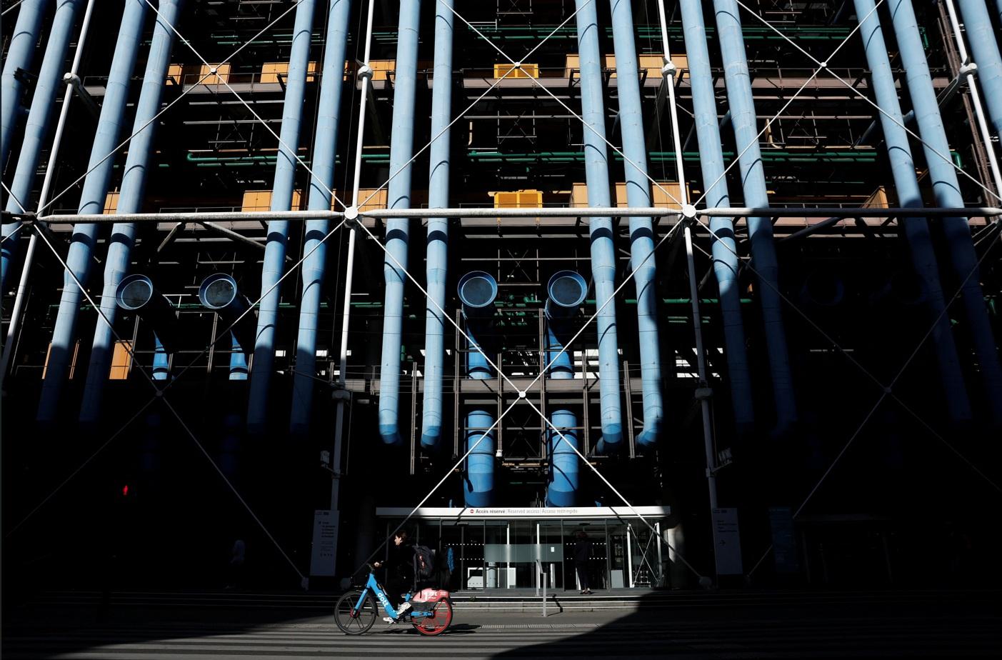 法國巴黎龐畢度中心(Centre Pompidou)周二(23日)起將封館5年,進行全面翻新。(路透社)