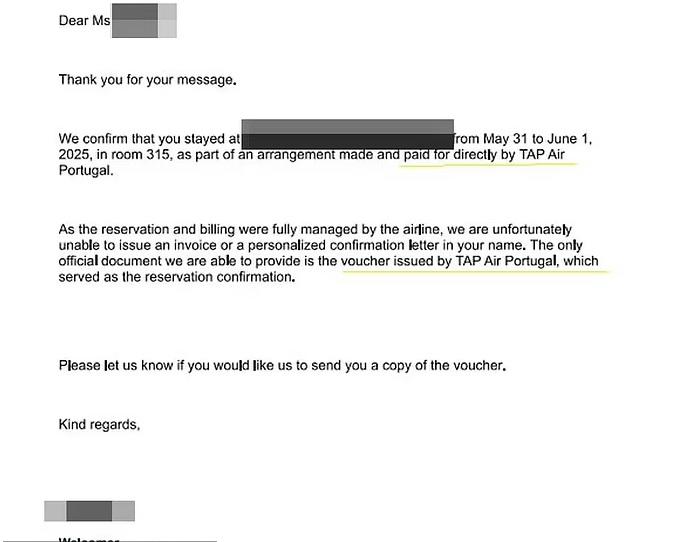 事主向傳媒提供當日的證據,圖為酒店確認住宿費由航空公司支付。(互聯網)