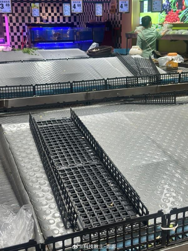 颱風樺加沙|廣東超市一般蔬菜被清空。