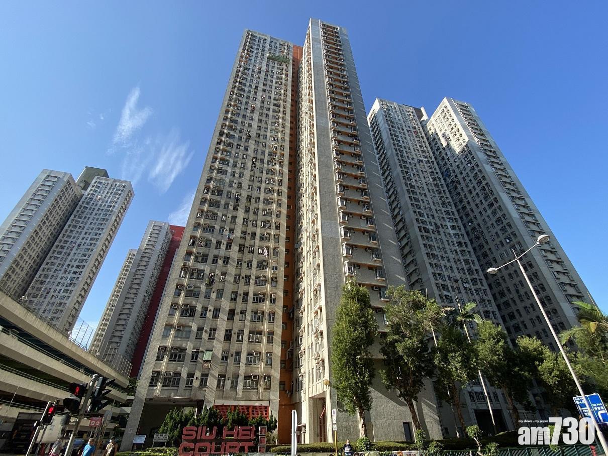 上車客睇中屯門居屋兆禧苑自由市場一房銀碼細,斥305萬元承接。