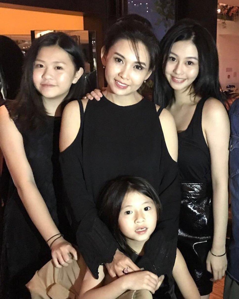 邱淑貞3位女兒都遺傳母親的美貌。(IG@沈月)