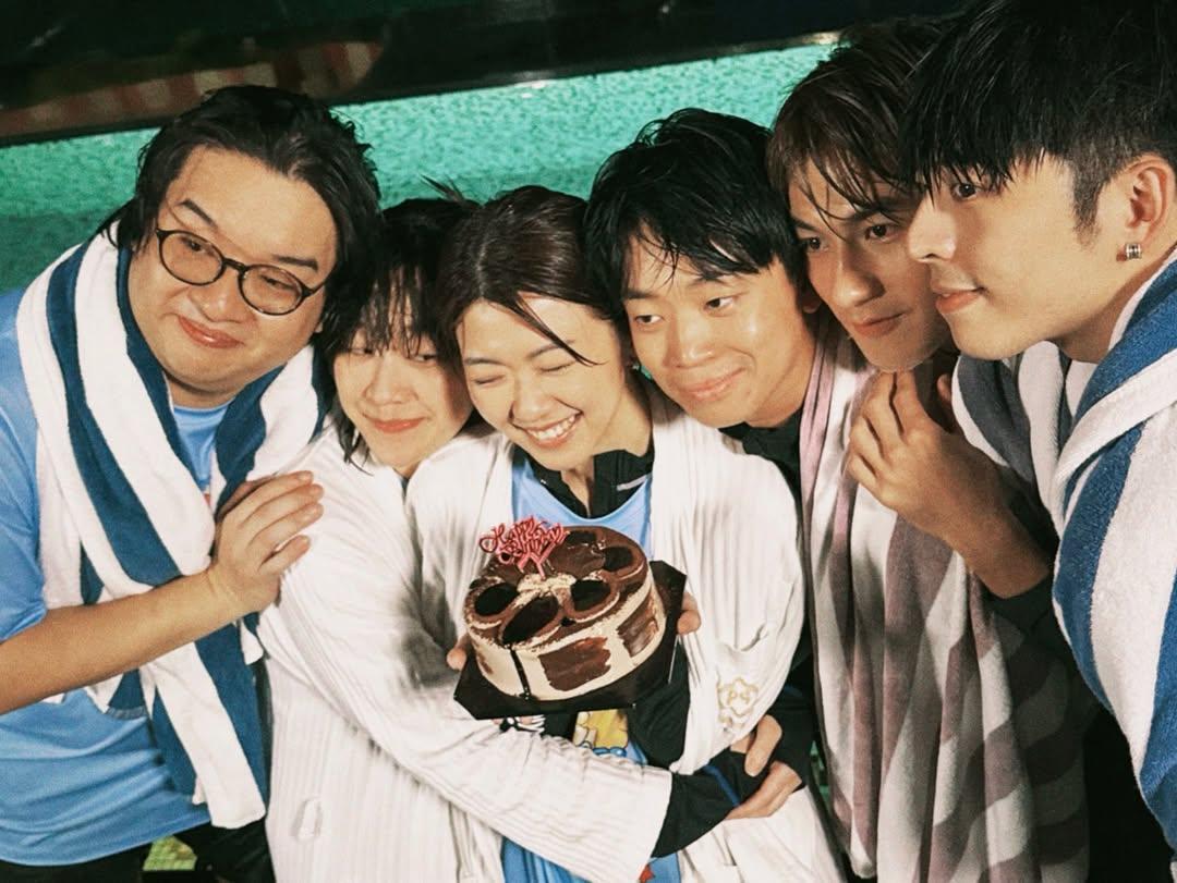 Hillary拍《膠戰S4》期間生日,獲5膠預備驚喜慶生活動。