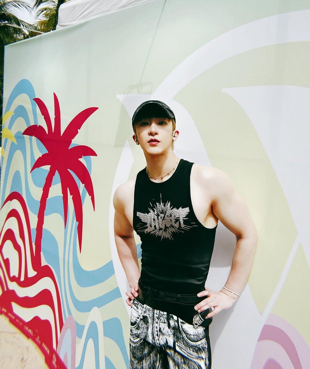 Anson Lo在Waterbomb盛會穿小背心,大騷麒麟臂。