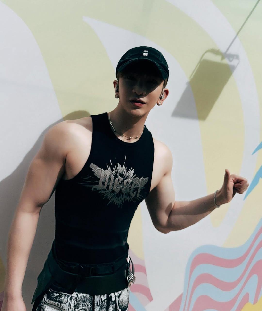 Anson Lo首次參加Waterbomb盛會,小背心上陣,大騷麒麟臂。