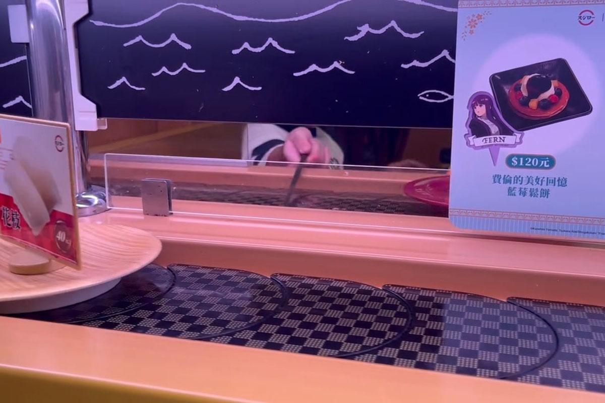 台中一間壽司郎有兒童把筷子伸到迴轉帶上,擋住一碟三文魚壽司。(Threads用戶rain__0808__影片截圖)