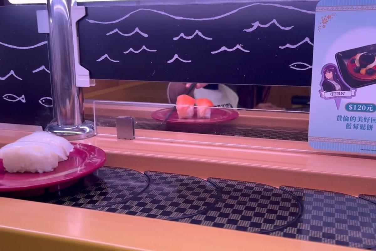 台中一間壽司郎有兒童把筷子伸到迴轉帶上,擋住一碟三文魚壽司。(Threads用戶rain__0808__影片截圖)