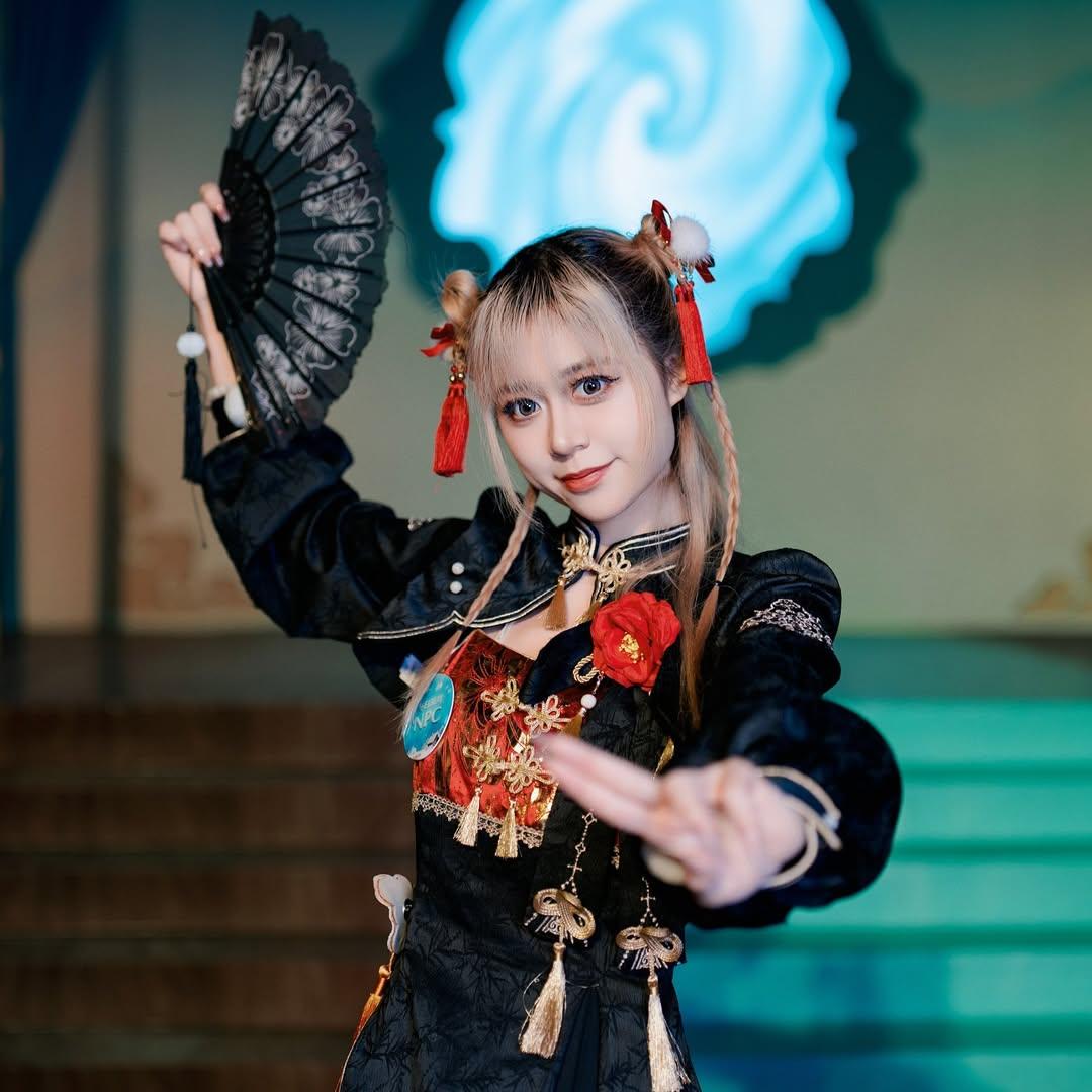 Venus有時會跟友人cosplay,也有接拍不少廣告。