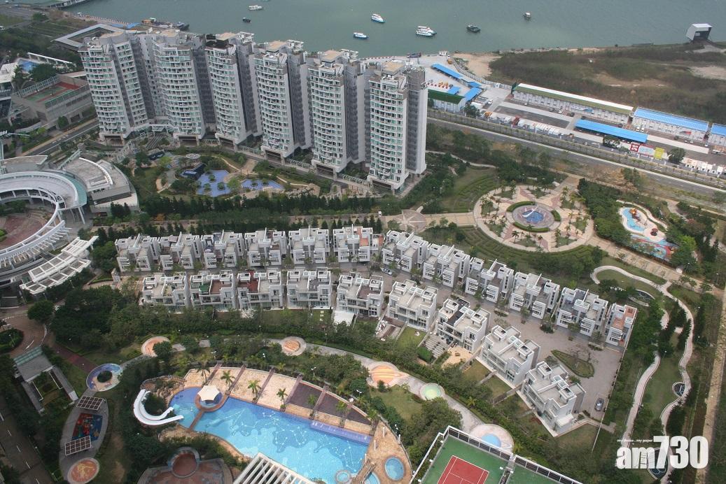 東涌藍天海岸2期水藍天雙號洋房,獲外籍客以2,550萬元連租約承接,先收租後自用。(資料圖片)