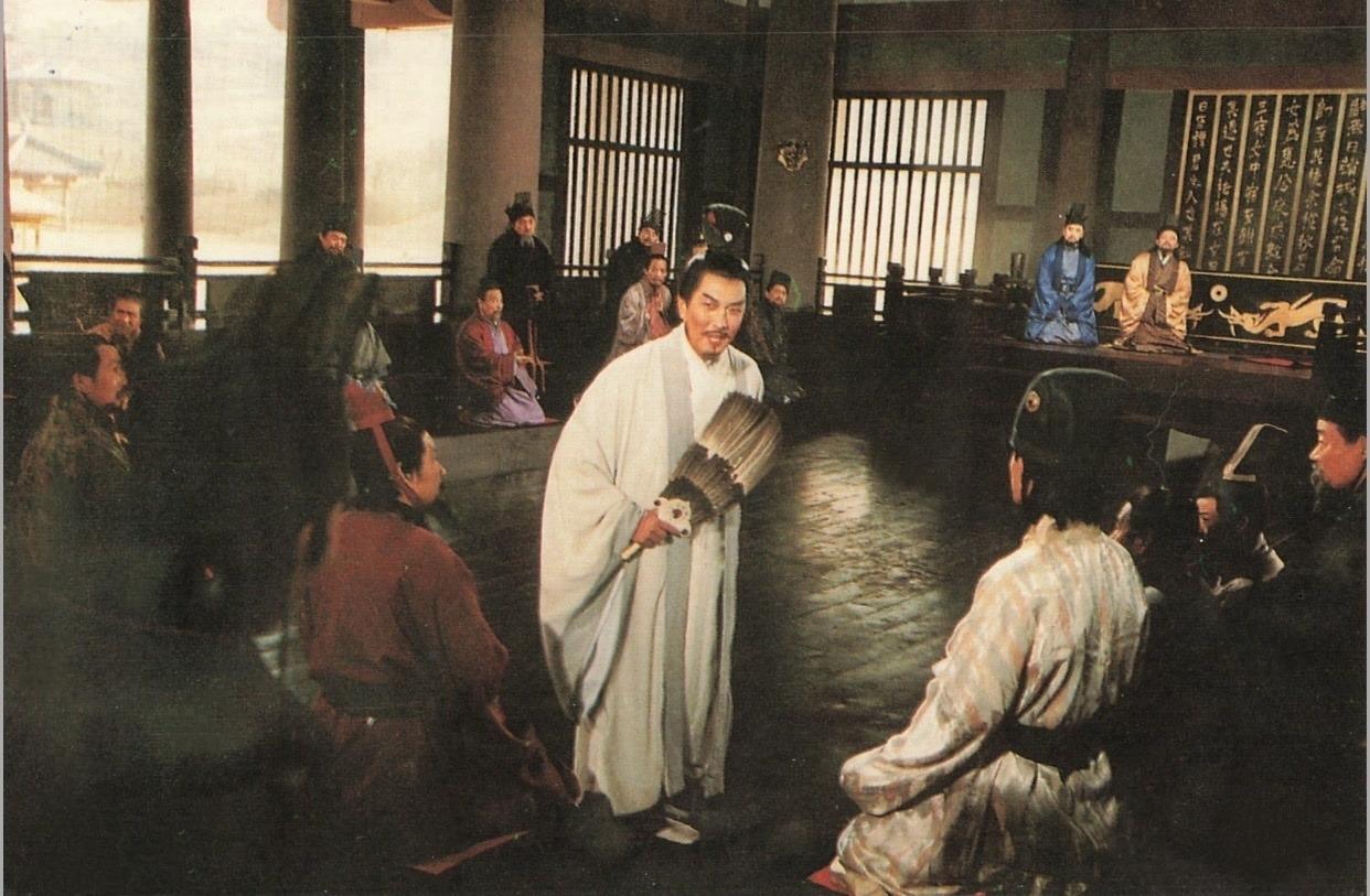 《三國演義》中唐國強飾演的諸葛亮、鮑國安演繹的曹操、孫彥軍扮演的劉備與陸樹銘詮釋的關羽等角色,皆成為難以超越的經典形象。(網上圖片)