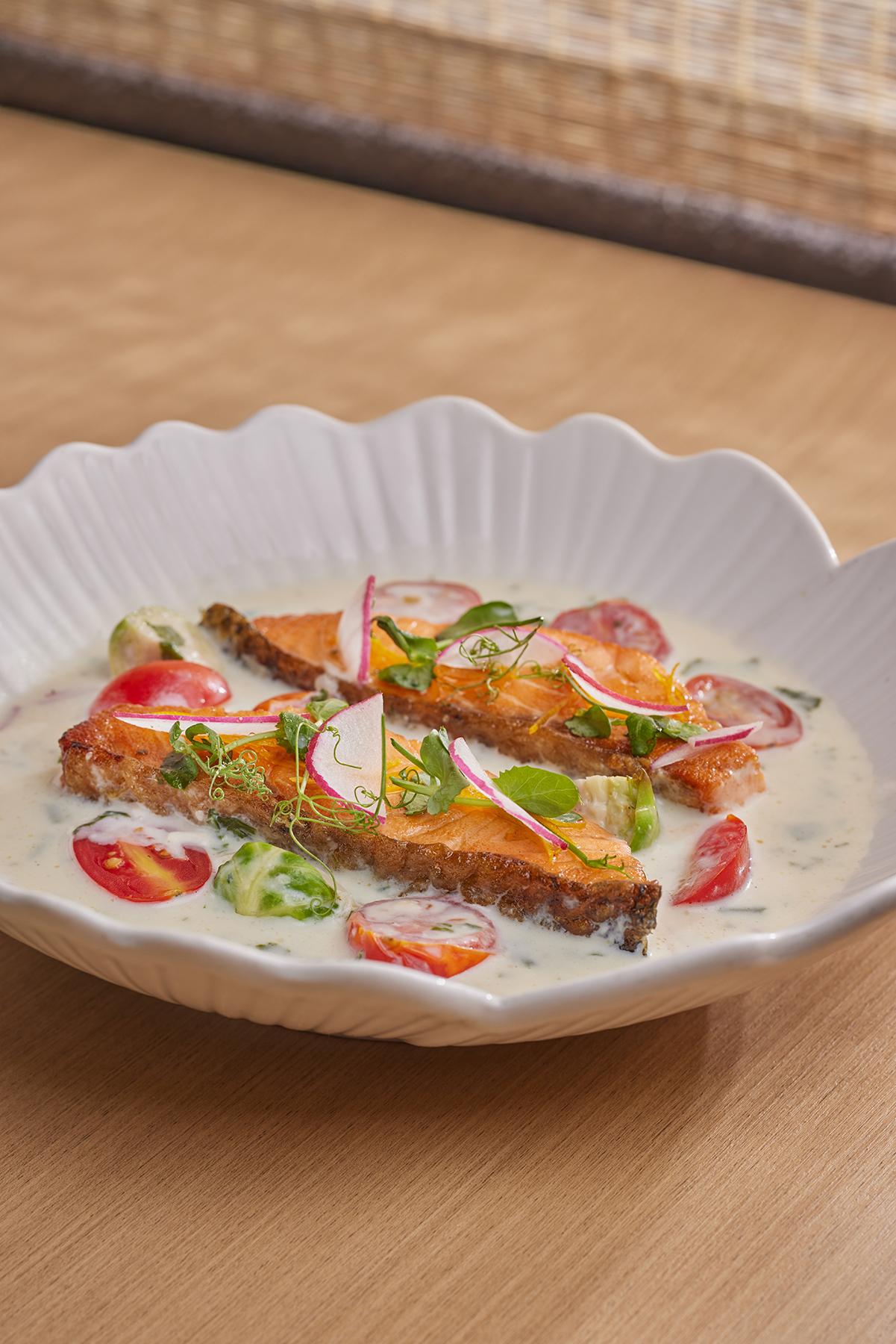 北海道忌廉橘香三文魚菠菜($148)最後加上蜜糖漬的橙皮,縈繞清新果香。