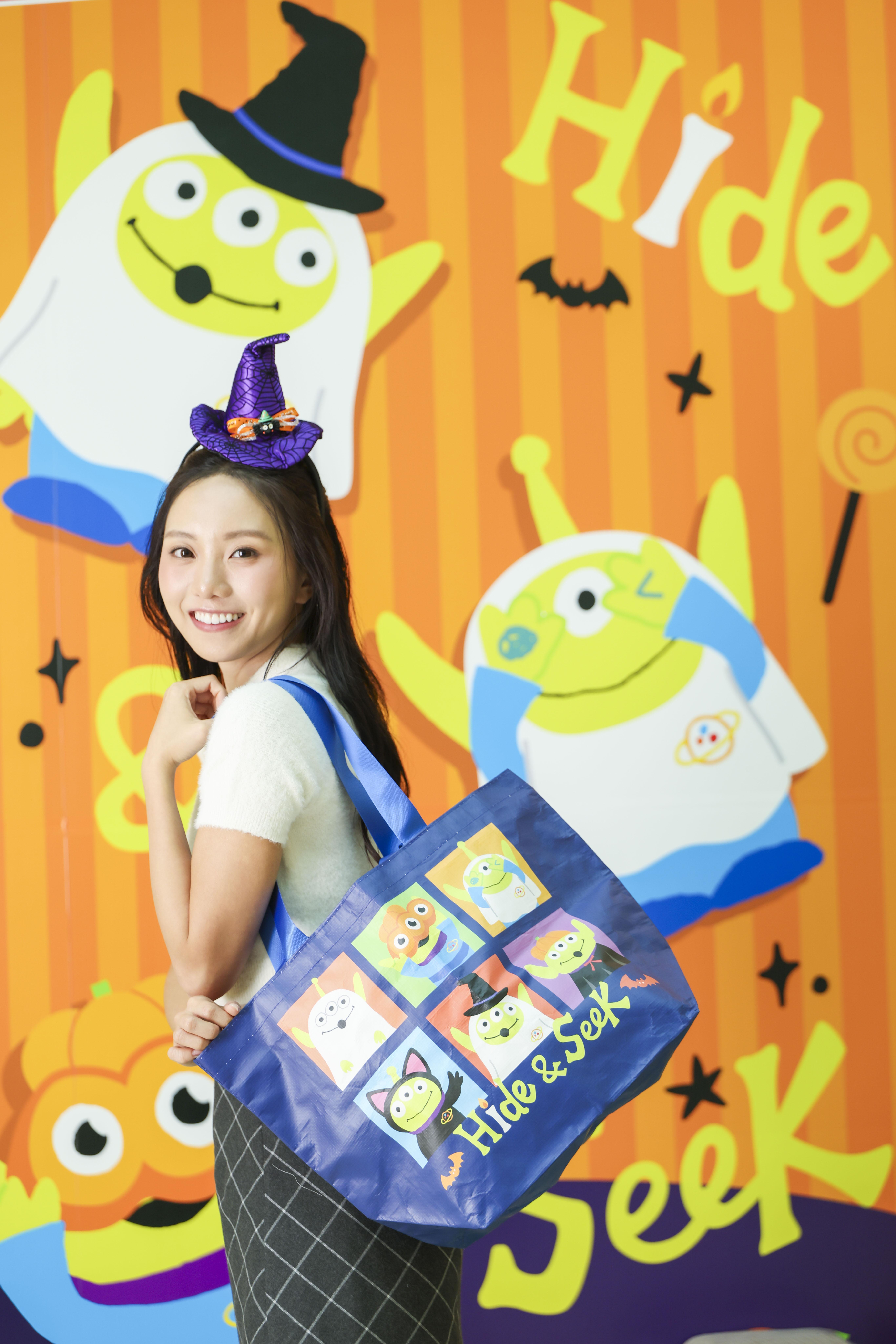 場內購買任何產品即可加$39換領或購物滿$380即送你Hide & Seek 購物袋