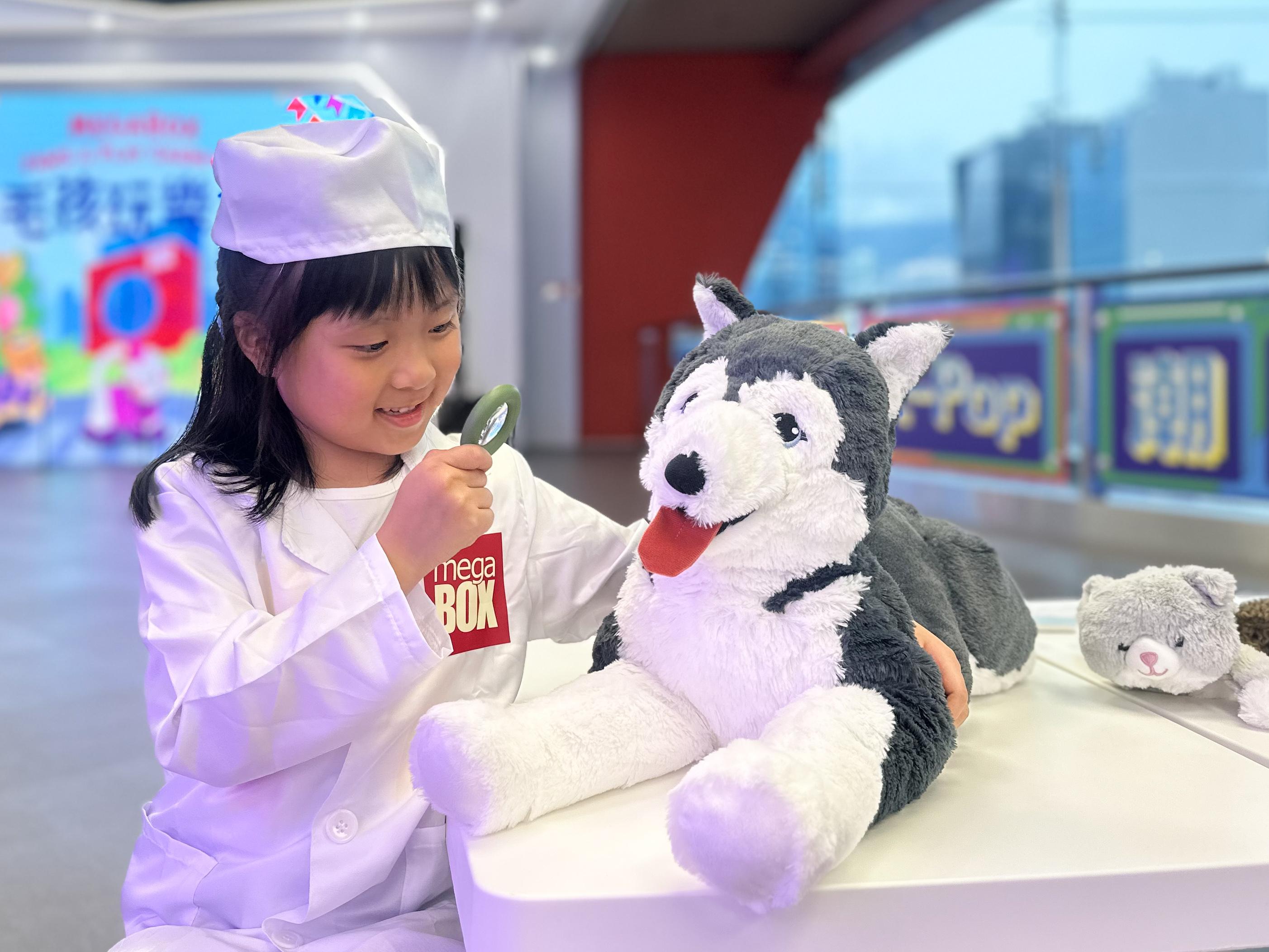 專業犬隻訓練員親臨示範 孩子現場體驗變身寵物護理員的樂趣