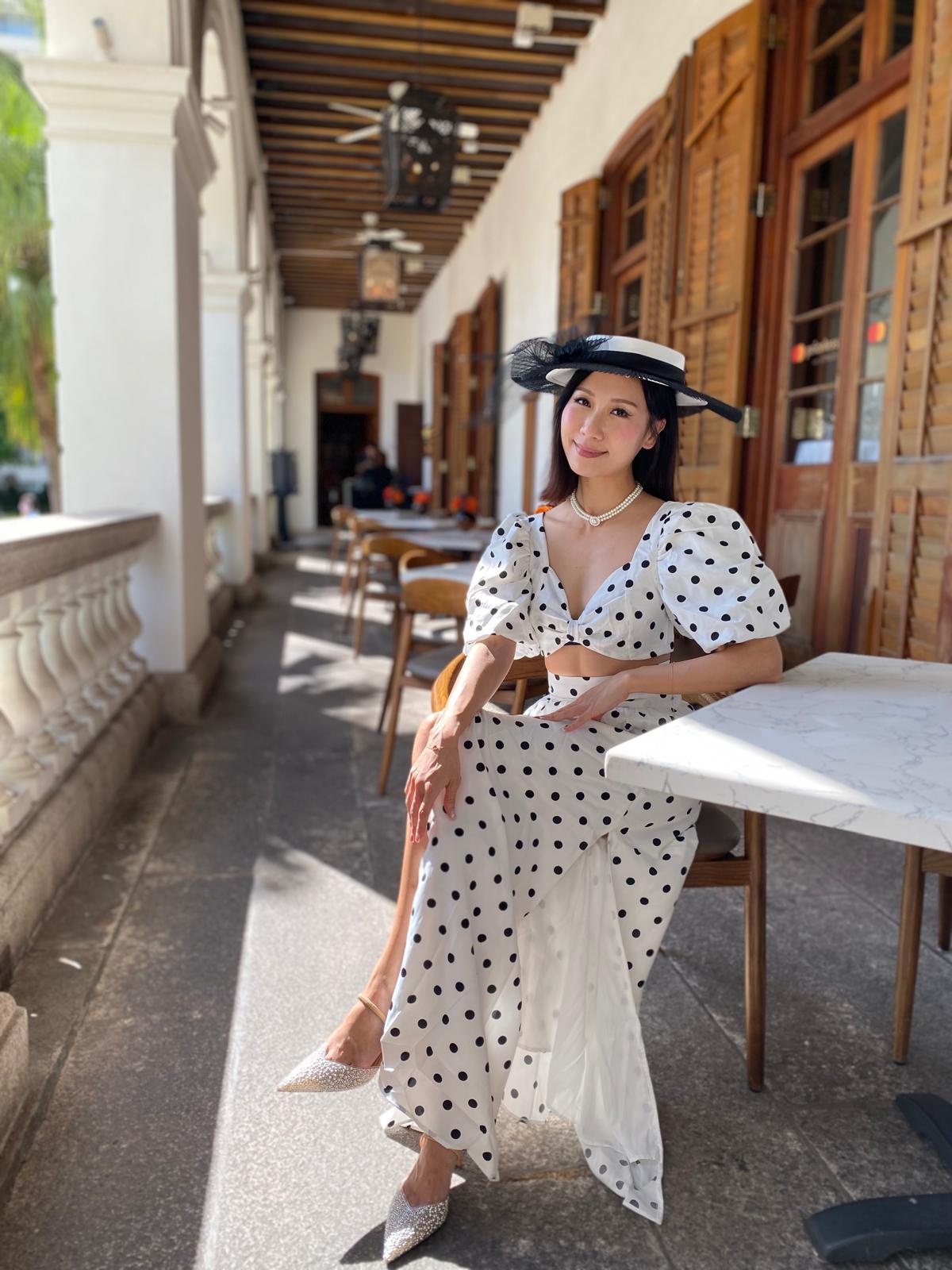 Kelly試穿復古淑女連身裙在Cafe BAU × LUMA的露天平台打卡。( IG@holikekuen_kelly)