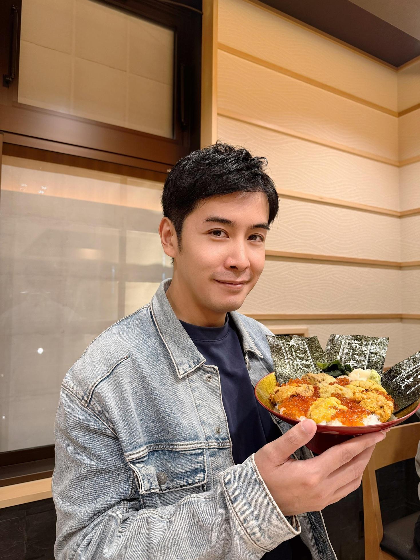 比賽完畢的Don,放鬆心情享受當地美食。