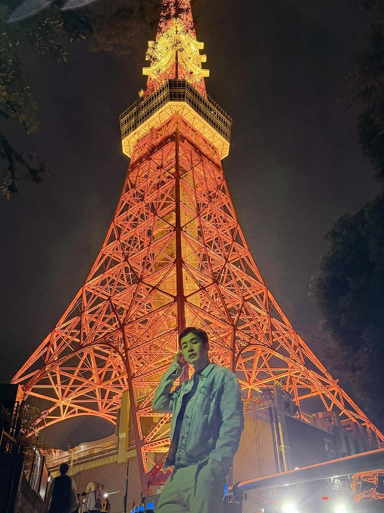 Don去到東京鐵塔拍照留念。