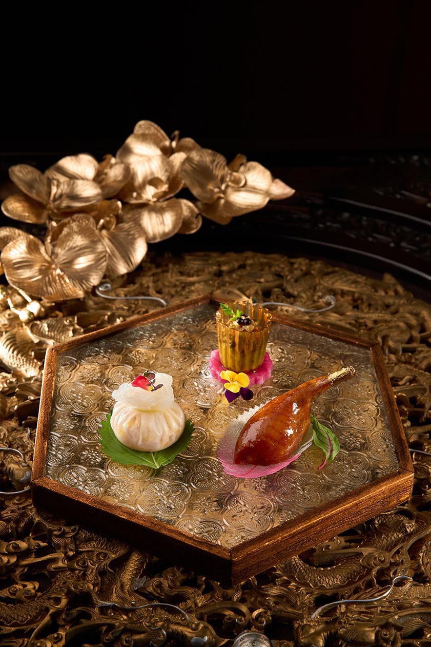 柑橘蟹肉石榴球,鵝潤燒釀乳鴿髀,金杯杭椒松花蛋