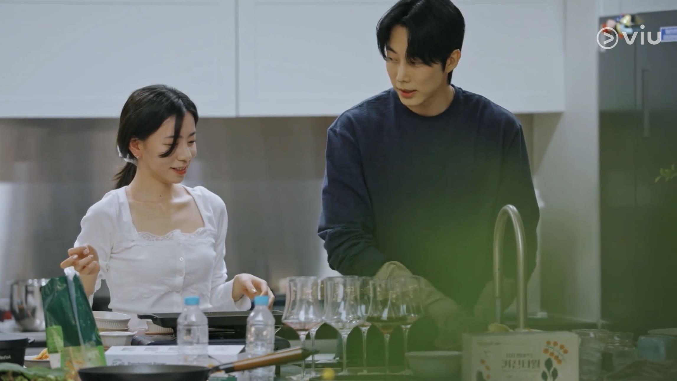 洪智妍不時主動接近鄭元奎