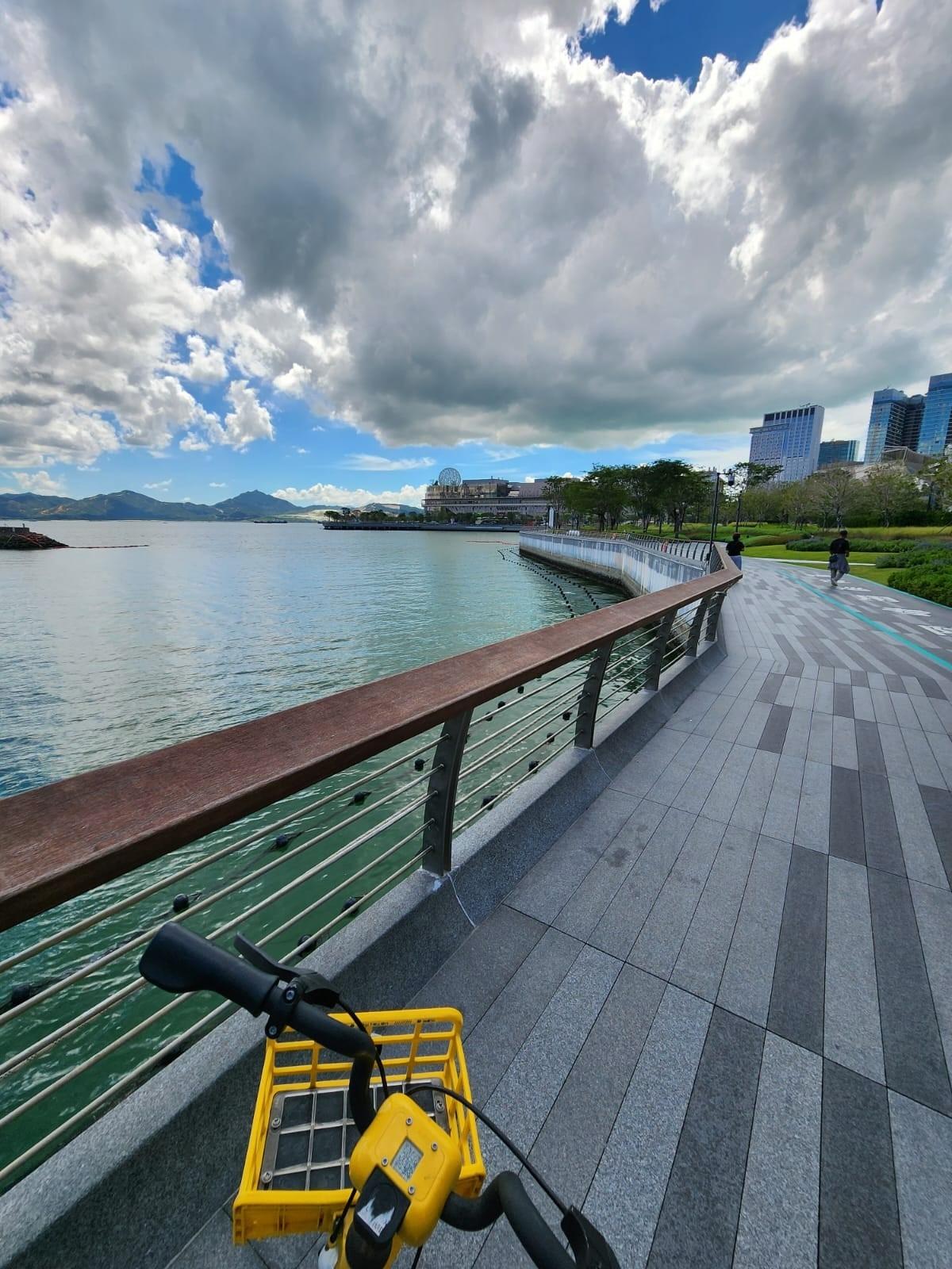 終點是深圳K11 ECOAST的海濱長廊Promenade,是新晉的集文化、商業、生態於一體的文化藝術區,環境優雅。(圖片來源:Peter攝)