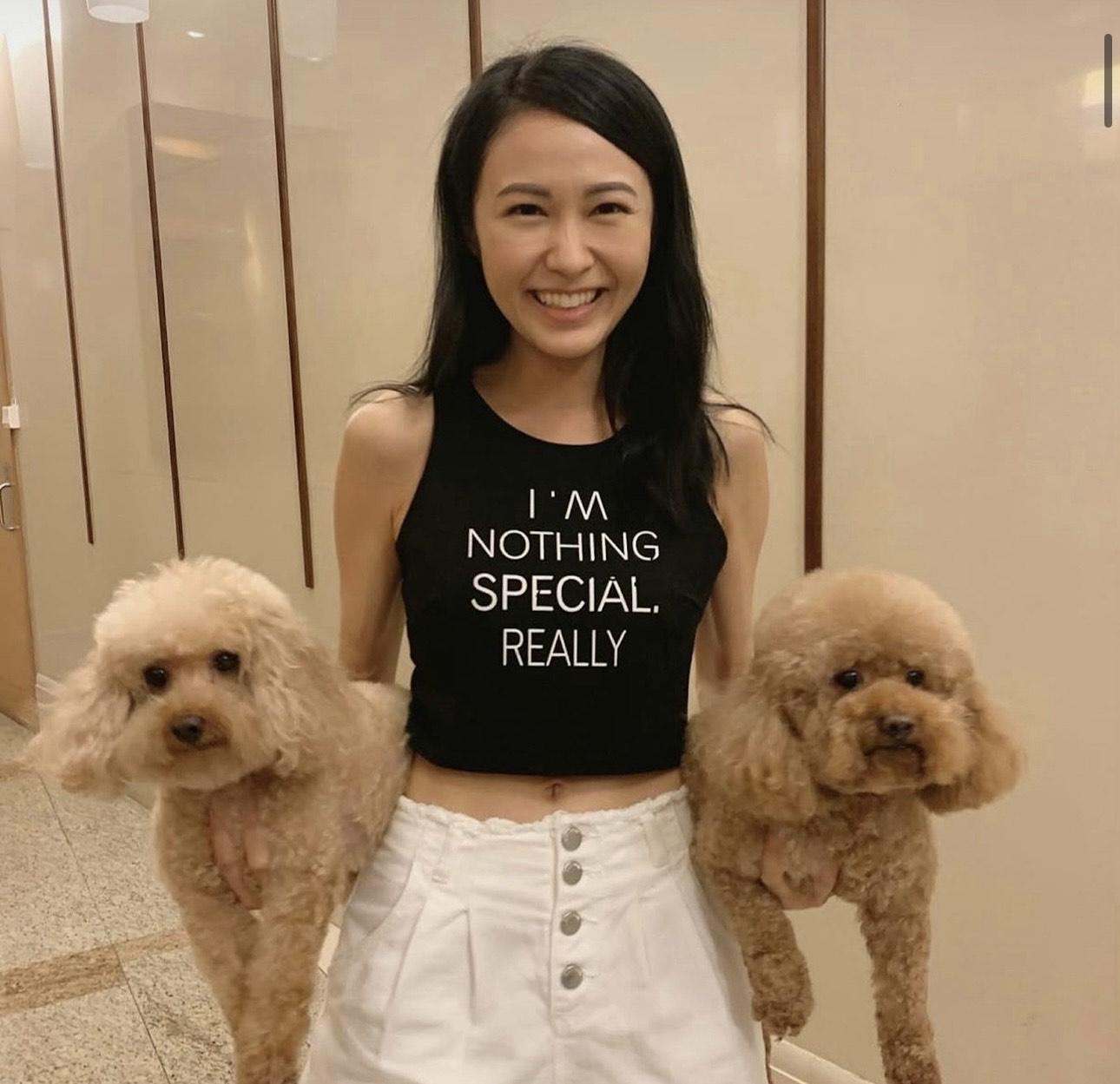 湯怡在社交網傷心發長文悼念愛犬「肥膏」,分享牠離世前的生活點滴。