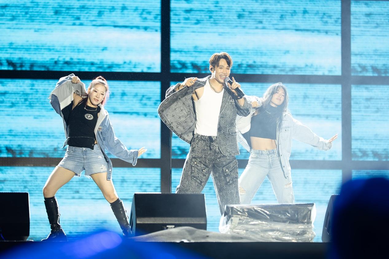 王梓軒與舞者Yaeby與Risky的合作舞台。