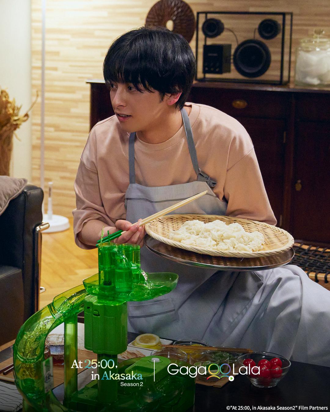 新原泰佑在《25時,赤坂見》中飾演BL超新星白崎