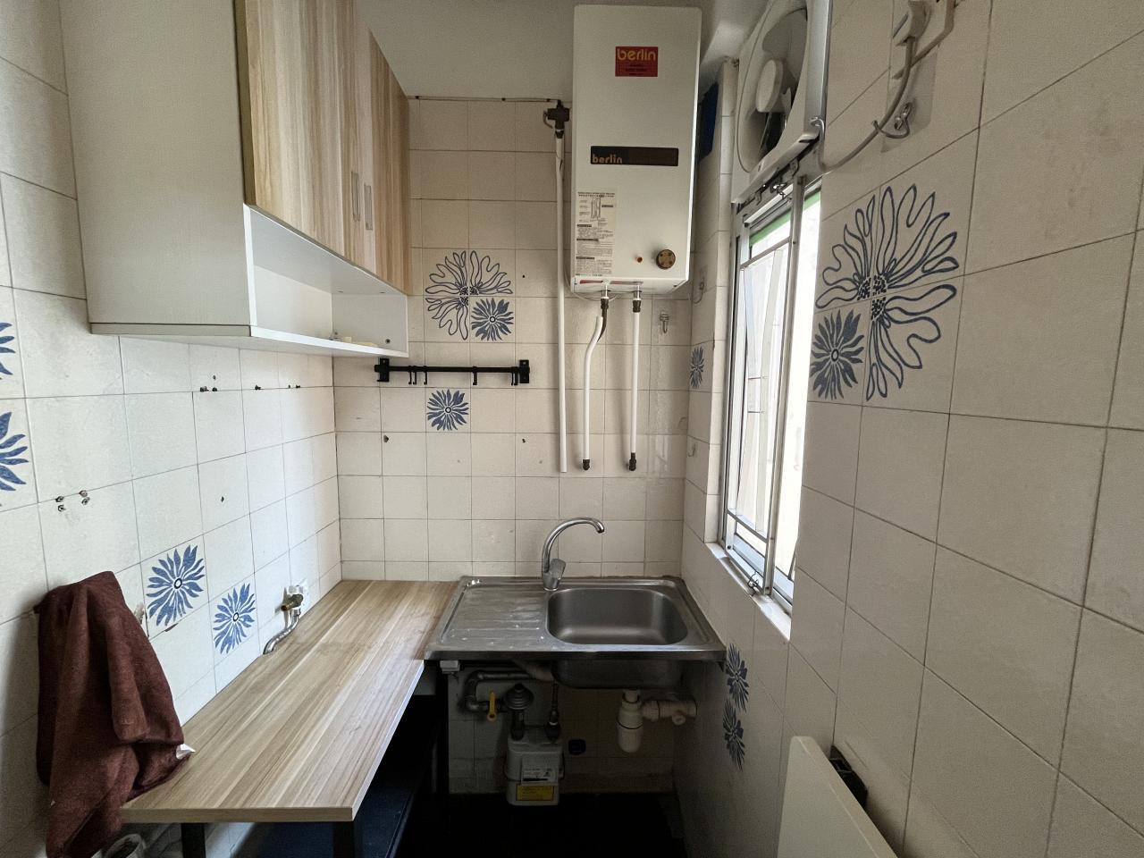 廚房面積不大也不小,一至二人居住,絕對夠用。