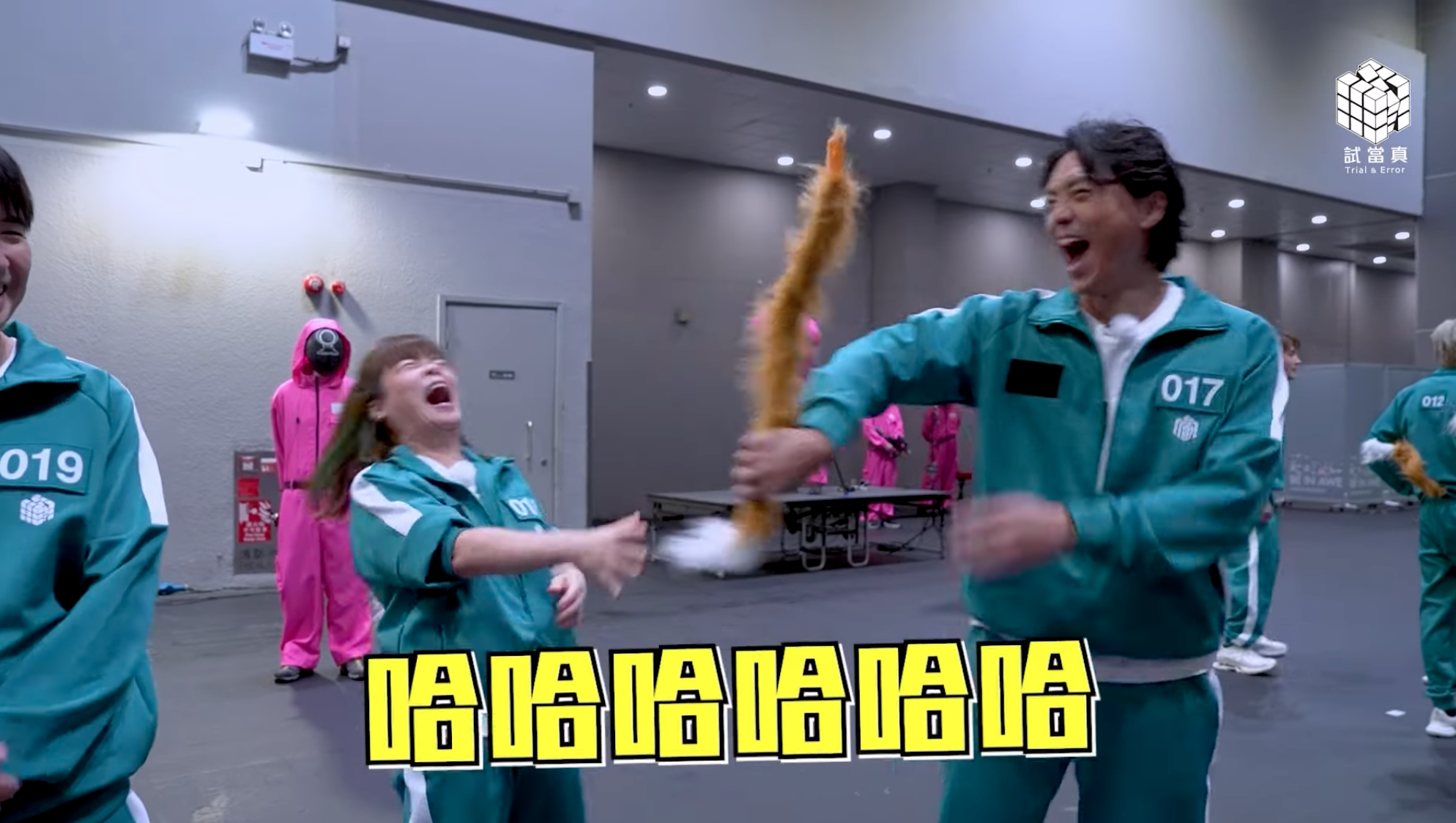 森美與小儀收工再去會場。